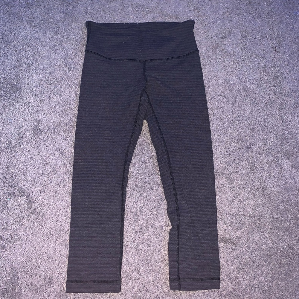 Lululemon leggings size 4 and 23” length.